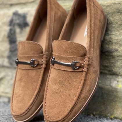 Roamers tan slip on casual suede loafer 